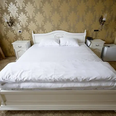 Hera Boutique ホテル 4*