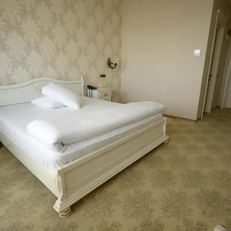 Hera Boutique 4*